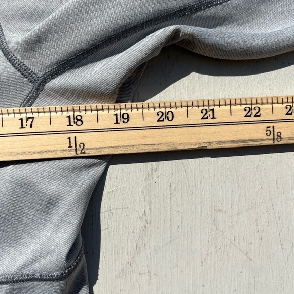 Women's Patagonia T-Shirt Gray Silver Solid S Round Active Polartec Baselayer - Picture 12 of 14